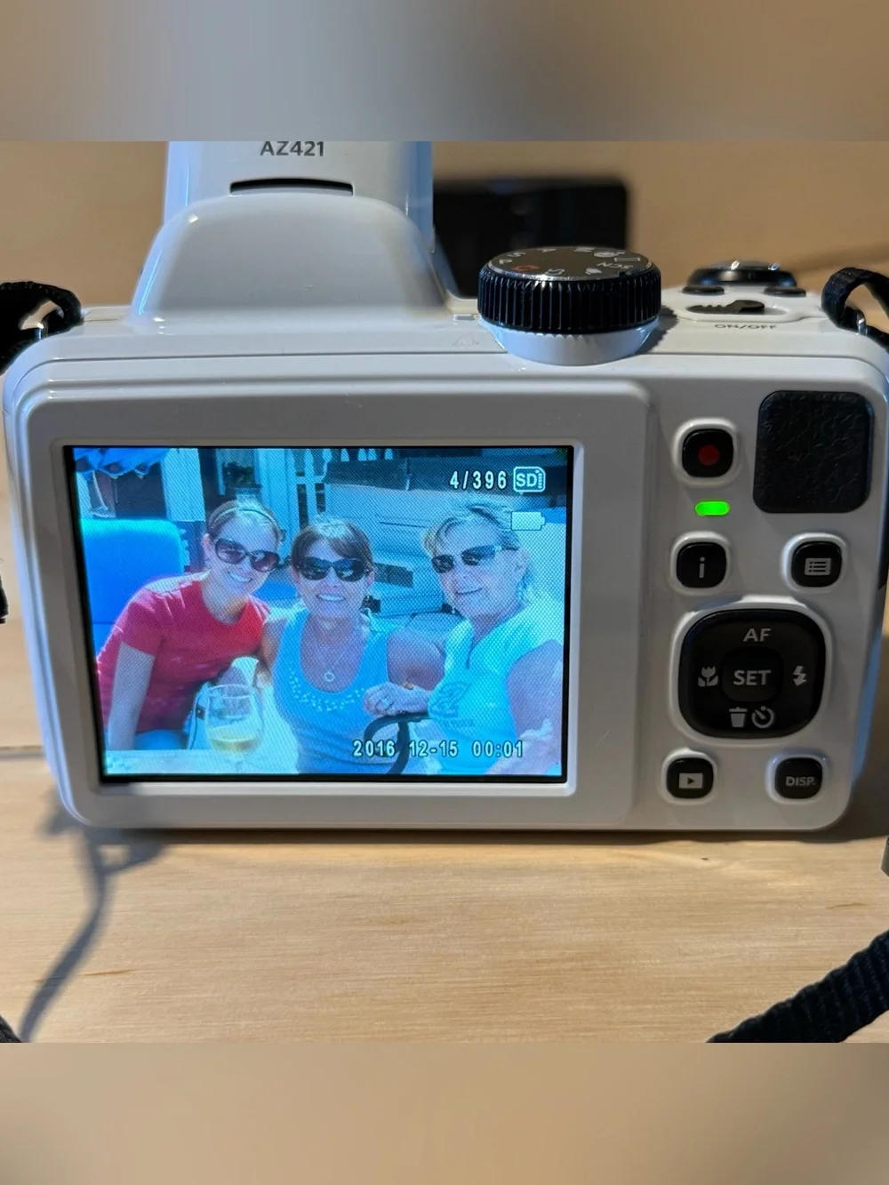 Kodak PIXPRO AZ421 16.0 MP Digital Camera Wht Tested Good w/Bat-Char-SDCard Read